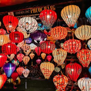 Các Mẫu Lồng Đèn Hội An Đẹp Nhất: Bảng Size – Chất Liệu – Giá Tham Khảo
