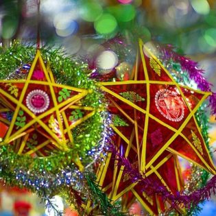 Cách làm lồng đèn ngôi sao 5 cánh đơn giản ( 8 đến 10 bước )